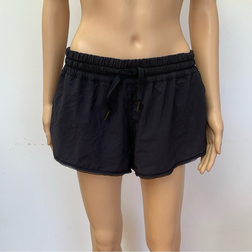 Lululemon Seek The Heat Short black medium rise 3" inseam active stretch lined 8